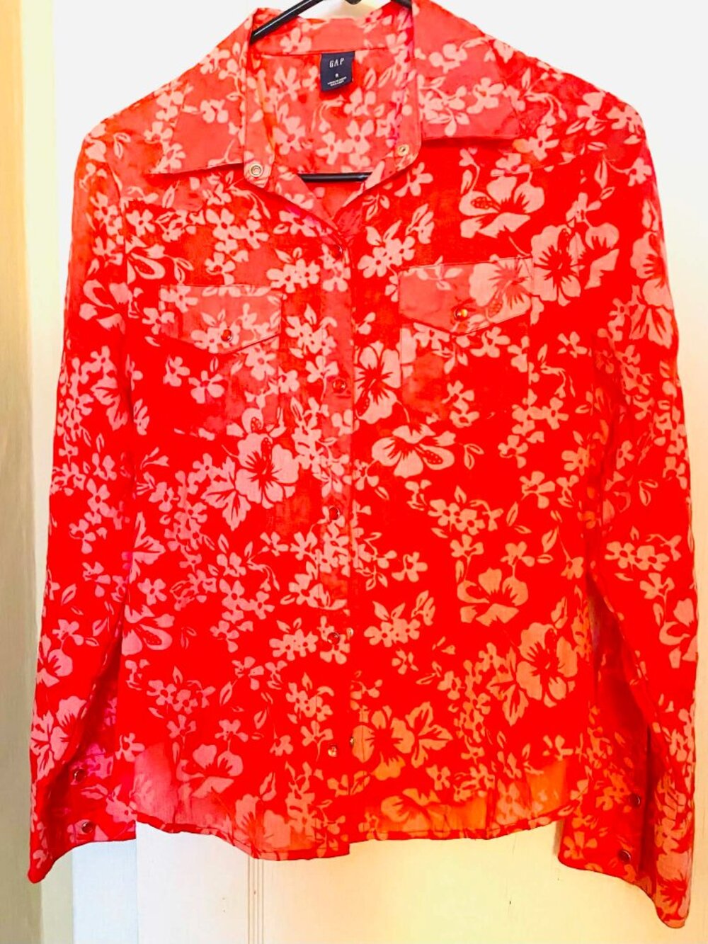 Pretty in pink Gap flowered button down shirt